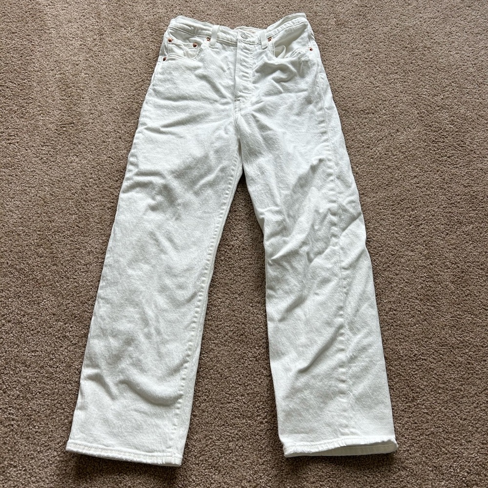 Levi's Straight Leg Jeans in White
